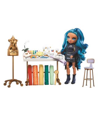 Rainbow High - Fashion Studio Couture Playset - Poupée Skyler Bradshaw articulée + tissus et accessoires de couture