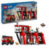 LEGO 60414 City La Caserne et le Camion de Pompiers, Jouet de Figurine de Chien et 5 Minifigurines, Cadeau Enfants