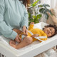 SUMMER Matelas a langer, 4 côtés imperméable avec ceinture de sécurité a déclenchement rapide pour bébé