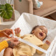 SUMMER Matelas a langer, 4 côtés imperméable avec ceinture de sécurité a déclenchement rapide pour bébé