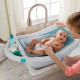 INGENUITY Baignoire bébé, grand confort, extra-large avec porte bébé en tissu doux, coussins de siege, tablette, jusqu'a 24 mois