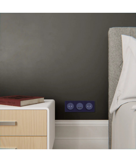 Odace Touch - plaque 3 postes horiz/ver 71mm Kvadrat roi avec liseré bleu cobalt